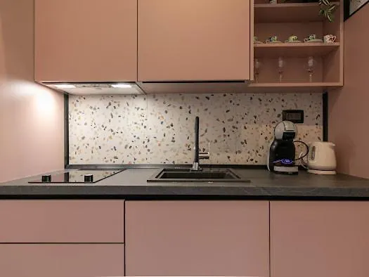 Polai Park Apartments 0*, Πούλα