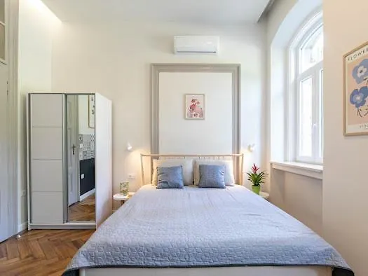 Polai Park Apartments 0*, Πούλα Κροατία