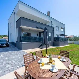  Apartment Domus Alba